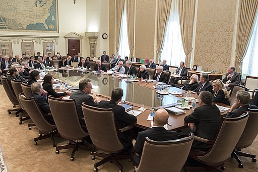 photo of meeting of FOMC, large table, many participants