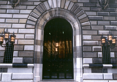 photo of entrance to New York Federal Reserve