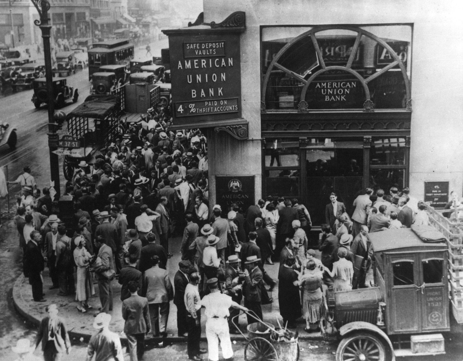 people line up at failed bank 1931